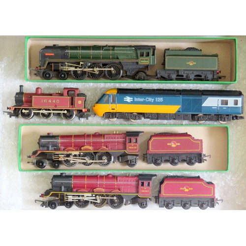 427 - TRIANG / HORNBY 00 Gauge Locos comprising: 4-6-2 “Britannia” Loco and Tender No. 70000 BR lined gree... 