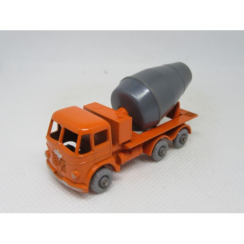 398 - MATCHBOX 1-75 REGULAR WHEELS 26b Foden Concrete Mixer with rare grey plastic barrel. Near Mint Plus ... 