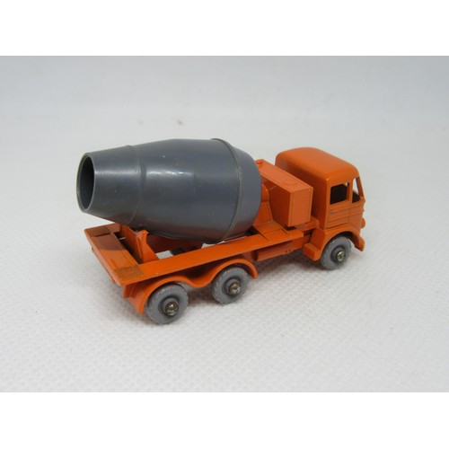 398 - MATCHBOX 1-75 REGULAR WHEELS 26b Foden Concrete Mixer with rare grey plastic barrel. Near Mint Plus ... 