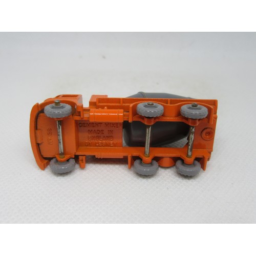 398 - MATCHBOX 1-75 REGULAR WHEELS 26b Foden Concrete Mixer with rare grey plastic barrel. Near Mint Plus ... 