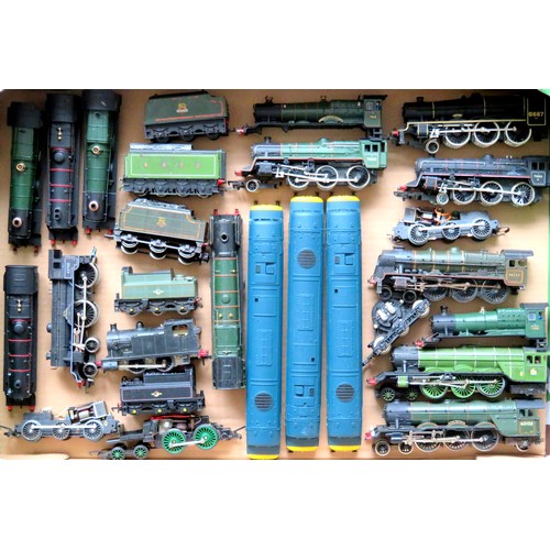 97 - HORNBY / BACHMANN / MAINLINE etc. 00 gauge Locos, Loco Bodies, Chassis, Tenders etc., all ideal for ... 