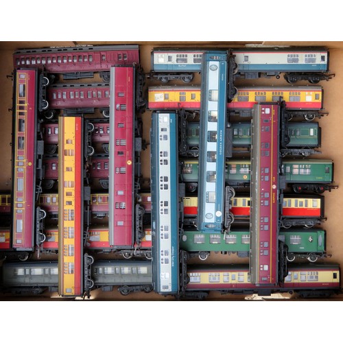 107 - HORNBY / TRIANG / LIMA etc. 00 gauge 20 x assorted Coaches various types and liveries to include: SR... 