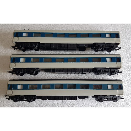 506 - TRI-ANG HORNBY R426 Pullman Parlour Cars x3, Grey/Blue livery. (3) VG/no boxes.