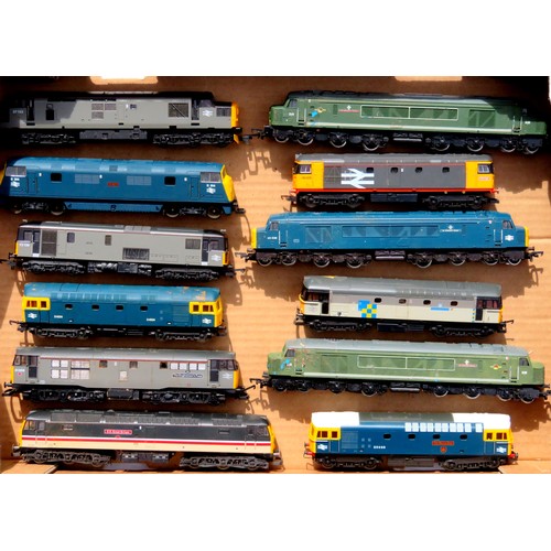 121 - MAINLINE / LIMA etc. 00 gauge 12 x Diesel Locos to include: Class 45, Class 26, 1CO-CO1, Class 33, C... 