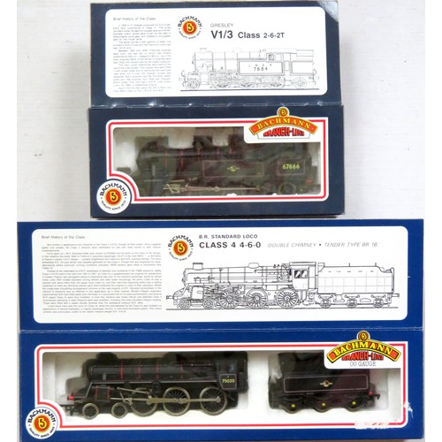 196 - BACHMANN 00 gauge Steam Locos comprising: 31-105 Class 4 4-6-0 Loco and Tender No. 75020 BR lined bl... 