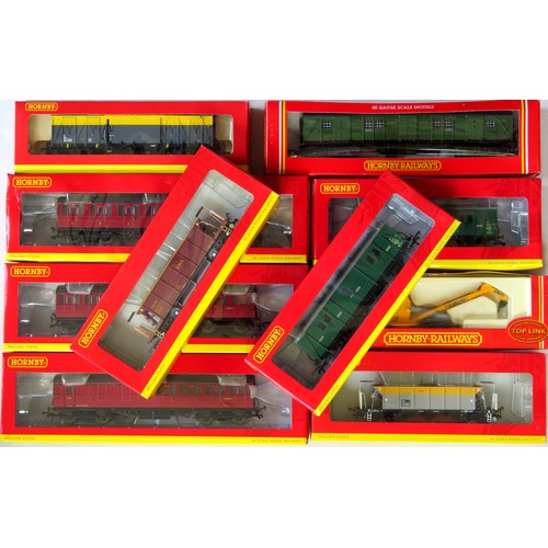 201 - HORNBY 00 gauge Rolling Stock to include: R4520 Gresley Suburban Coach maroon, R4519 Gresley Suburba... 