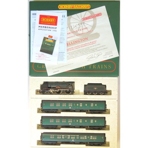 245 - HORNBY 00 gauge R2082 BR Schools Train Pack containing: 4-4-0 “Wellington” Loco and Tender No. 30902... 