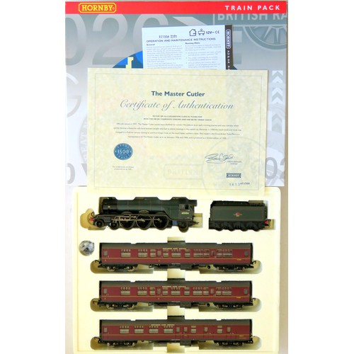 246 - HORNBY 00 gauge R2195M “The Master Cutler” Train pack containing: 4-6-2 “Flying Fox” Loco and Tender... 