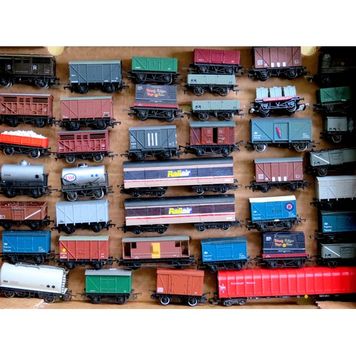 275 - BACHMANN / TRIANG / HORNBY etc. 00 gauge 40 x Goods Wagons to include: Tankers, Cattle, Banana Van, ... 