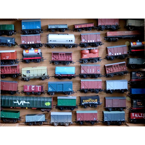 276 - BACHMANN / TRIANG / HORNBY etc. 00 gauge 40 x Goods Wagons to include: Tankers, Private Owner, Expre... 