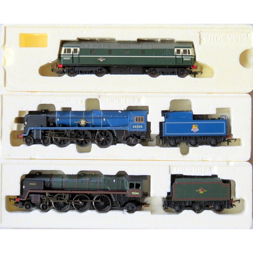 348 - HORNBY (China) 00 gauge Locos comprising: Merchant Navy Class 4-6-2 “Canadian Pacific” Loco and Tend... 