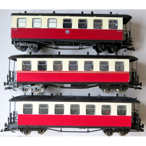 577 - TRAIN (NEWQIDA) G-scale 3 x Bogie Coaches, modified and repainted crimson and cream with “Vale of Rh... 