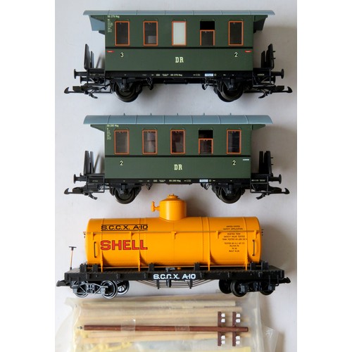 579 - LOG / PIKO G-scale Rolling Stock comprising: Piko 2 x 2012 4-wheel Coaches DB green, LGB 1988 Shell ... 