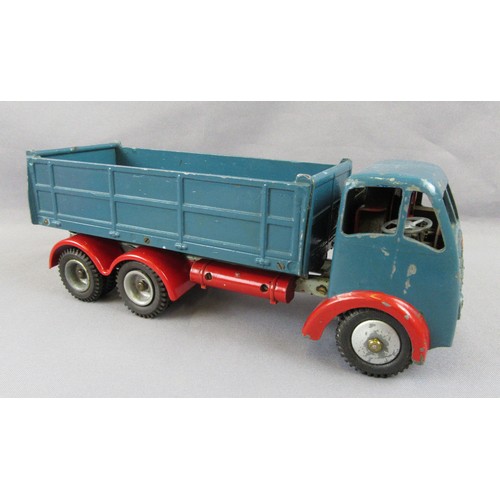 528 - SHACKLETON Foden Tipper in dark blue with red mudguards, Good Plus original condition with some chip... 