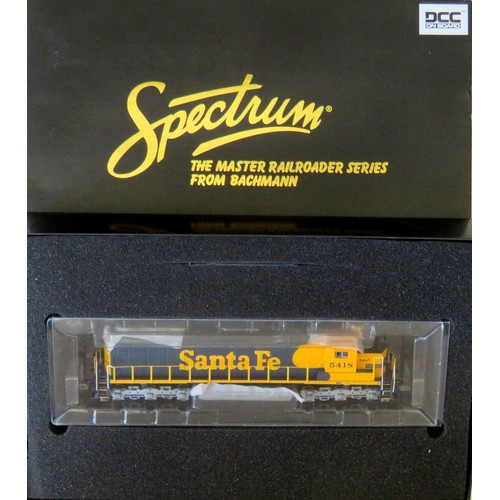 540 - BACHMANN SPECTRUM HO gauge American Outline 82719 (DCC on Board) SD-45 Diesel Loco No. 5418 Santa Fe... 