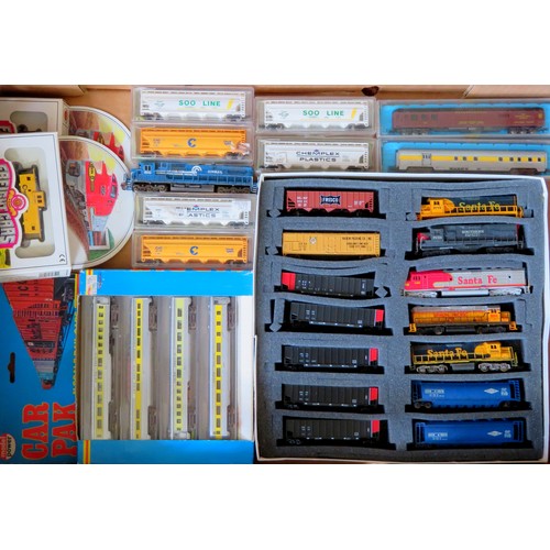 558 - MODEL POWER / ATHEARN etc. N gauge American Outline Locos, Coaches, Box Cars etc. 25+ items, Locos m... 