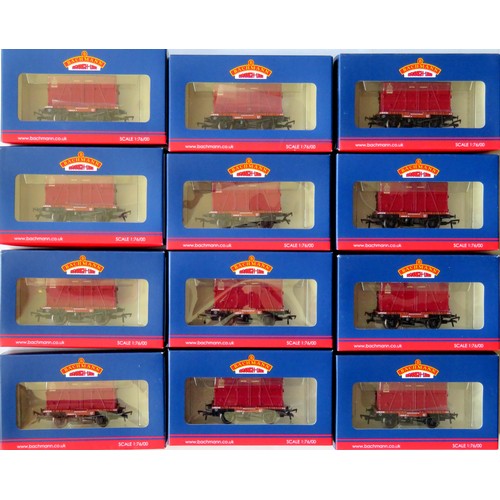 12 - BACHMANN 00 gauge Rolling Stock comprising: 12 x 37-951D Conflat with BD Container BR crimson. All N... 