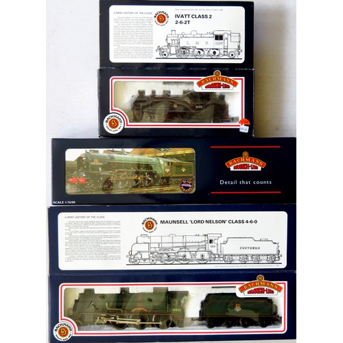 17 - BACHMANN 00 gauge Steam Locos comprising: 32-551Class A1 4-6-2 “Aberdonian” Loco and Tender No. 6015... 
