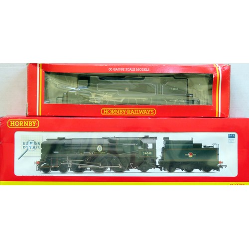 68 - HORNBY 00 gauge Steam Locos comprising: R2607 Battle of Britain Class 4-6-2 “213 Squadron” Loco and ... 