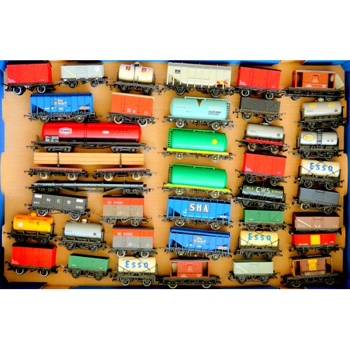 127 - HORNBY 00 gauge 35+ x Goods Rolling Stock to include: Tankers, Railfreight VEA, Hoppers, Cattle, Bra... 