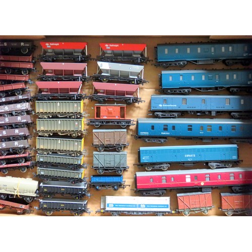 179 - BACHMANN / HORNBY / MAINLINE etc. 00 gauge 40 x Rolling Stock to include: Parcels, Luggage, EWS MFA ... 