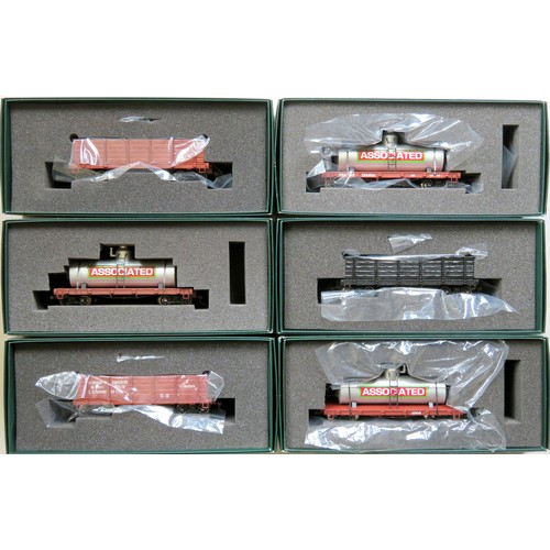 334 - BACHMANN Spectrum On30 American Outline Rolling Stock comprising: 3 x 27148 Tanker Cars “Associated”... 