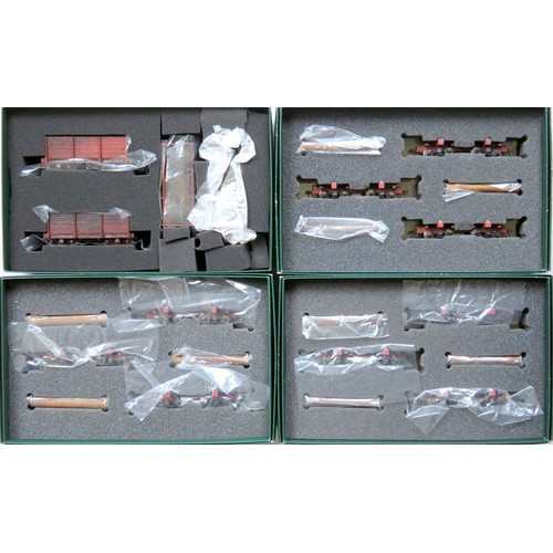 338 - BACHMANN Spectrum On30 American Outline Rolling Stock comprising: 3 x 27391 Logging and Mining Cars ... 