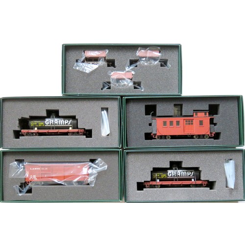 343 - BACHMANN Spectrum On30 American Outline Rolling Stock comprising: 2 x 27145 Tank Car “Gramps”, 27636... 