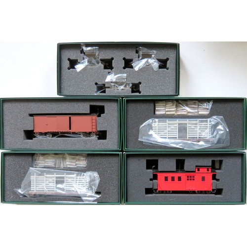 349 - BACHMANN Spectrum On30 American Outline Rolling Stock comprising: 26878 Pulpwood Car Carolina Pulpwo... 