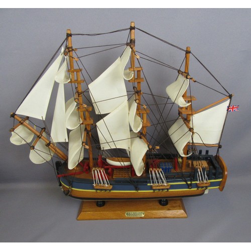 438 - WOODEN YACHTS & GALLEONS to include Mary Rose, Mayflower, HMS Endevour, HMS Victory and others. Good... 