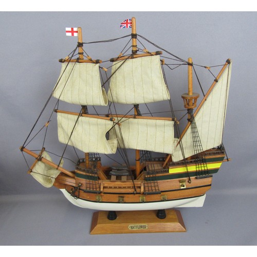 438 - WOODEN YACHTS & GALLEONS to include Mary Rose, Mayflower, HMS Endevour, HMS Victory and others. Good... 