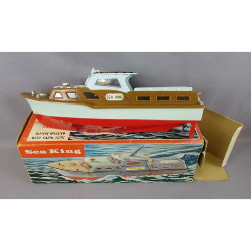 445 - MOTOR BOAT Models by Scalex, Triang, Penguin and others to include battery and clockwork examples. F... 