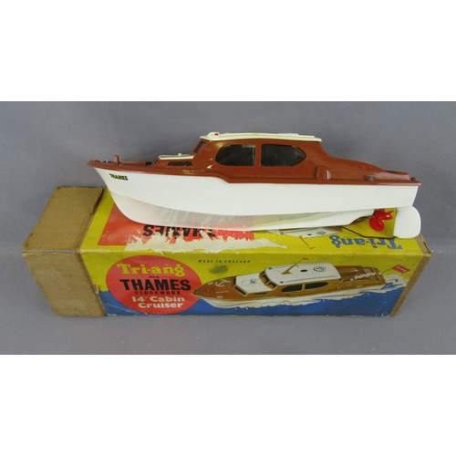 445 - MOTOR BOAT Models by Scalex, Triang, Penguin and others to include battery and clockwork examples. F... 