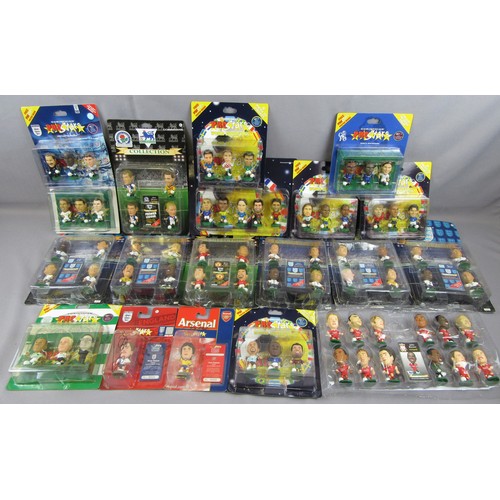 475 - CORINITHIAN FOOTBALL Figures to include multipack sets and packs (England, World Cup Stars) plus sig... 