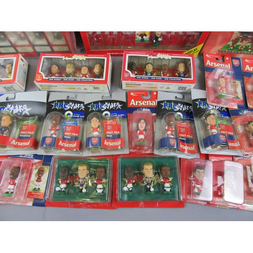 476 - CORINITHIAN FOOTBALL Figures, large quantity of Arsenal figures to include singles, packs and sets. ... 