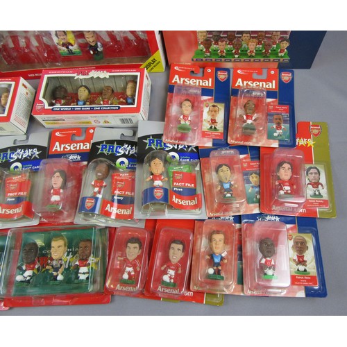 476 - CORINITHIAN FOOTBALL Figures, large quantity of Arsenal figures to include singles, packs and sets. ... 