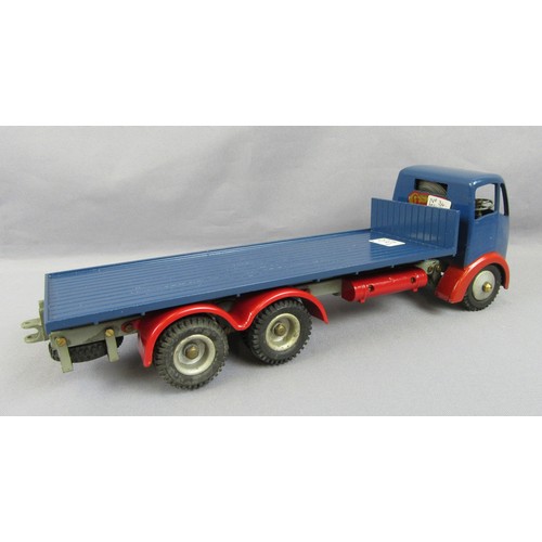 514 - SHACKELTON Foden Flatbed, restored in dark blue with red mudguards (broken spring).