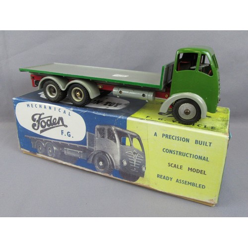 515 - SHACKELTON Foden Flatbed, restored in green with grey mudguards in a reproduction box.