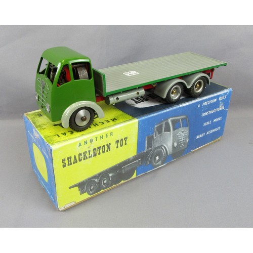 515 - SHACKELTON Foden Flatbed, restored in green with grey mudguards in a reproduction box.