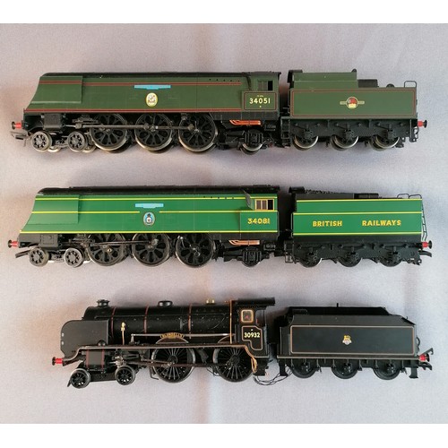 553 - HORNBY (CHINA) 00 Gauge BR Southern Region Loco’s comprising Battle of Britain 4-6-2 No.34051 Winsto... 