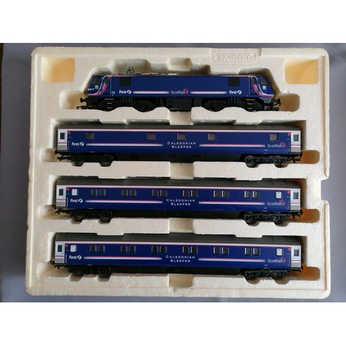 554 - HORNBY (CHINA) 00 Gauge Train Pack First ScotRail Caledonian Sleeper comprising Electric Loco Class ... 