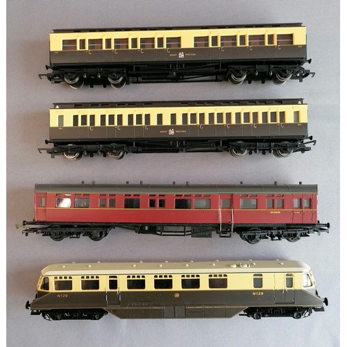 577 - HORNBY (CHINA) 00 Gauge GWR & BR(WR) comprising GWR Railcar No 29, chocolate/cream. BR Autotrailer N... 