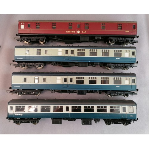 584 - HORNBY 00 Gauge Carriages comprising BR Mk1 Sleeping Car red, BR Mk1 Brake Second No W34812 blue/gre... 