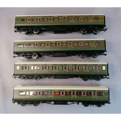 585 - HORNBY 00 Gauge Carriages comprising Southern Railway Maunsell 1st Corridor FK No. 7224 green, South... 