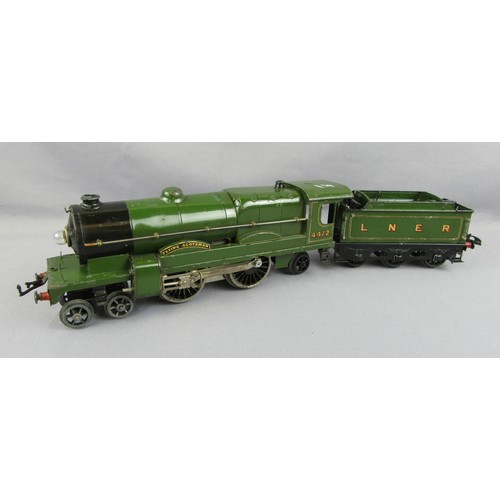 528 - HORNBY 0 Gauge 20volt Electric 4-4-2 Locomotive with 6-wheel tender LNER No 4472 lined green. Good, ... 