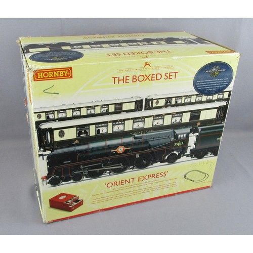 561 - HORNBY (CHINA) 00 Gauge “The Boxed Set Orient Express” comprising BR(SR) Pacific 4-6-2 Merchant Navy... 