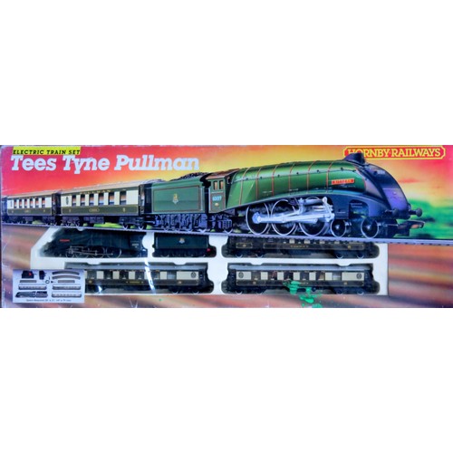 115 - HORNBY 00 gauge 00 gauge R770 “Tees Tyne Pullman” Train Set containing: Class A4 4-6-2 “Bittern” Loc... 