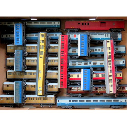 158 - HORNBY / TRIANG etc. 00 gauge Rolling Stock comprising: 22 x Coaches (17 x Bogie Coaches, 5 x 4-whee... 