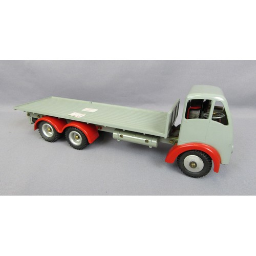 297 - SHACKLETON Foden Flatbed in Grey with red mudguards. Near Mint Original condition, unboxed.