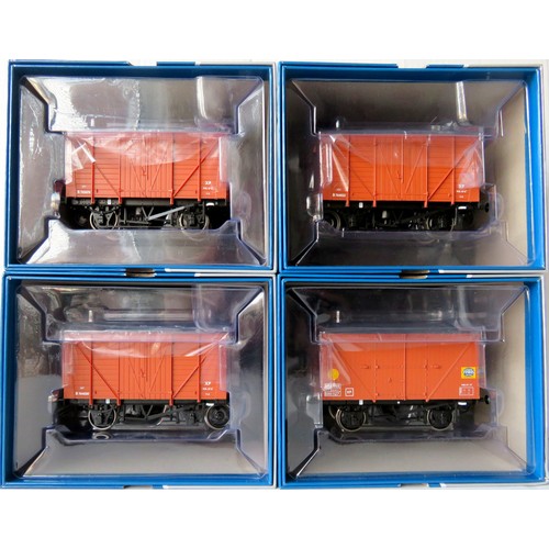 186 - DAPOL O gauge Goods Wagons comprising: 3 x 7F-056-004 BR Std. Planked Van Bauxite, 7F-016-004 Banana... 